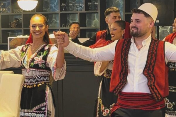 Mbrëmje festive për familjen Jashari: Fejesa që të gjithë po flasin