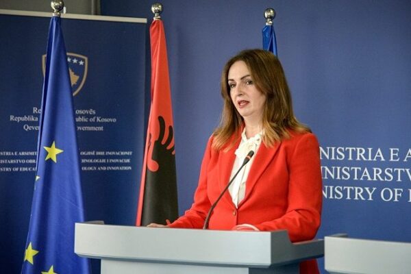 Arbërie Nagavci dorëzon propozimin për Albin Kurtin si Mandatar për formimin e Qeverisë Kurti 3