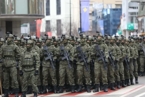 Me hapa të sigurt drejt së ardhmes: FSK dhe Policia parakalojnë krenarisht në 18-vjetorin e Pavarësisë