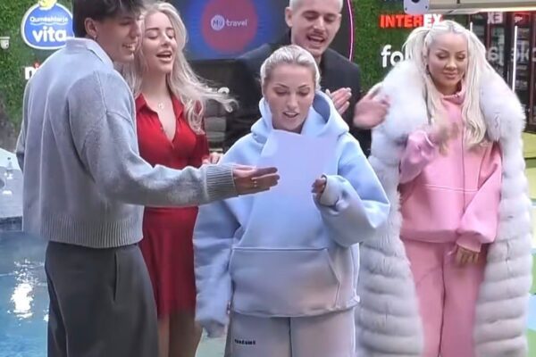 Banorët i këndojnë Labit një këngë të personalizuar brenda shtëpisë së BBVK