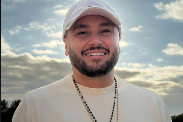 Pas stuhisë në jetën private, Bes Kallaku habit me ‘Rrëfim’ – ja mesazhi që po ‘çmend’ rrjetin!