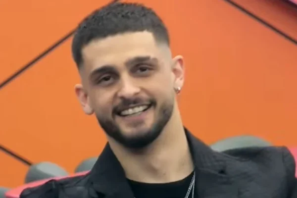 DJ Gimbo rrëfen dramën familjare: Babai e dëboi nënën nga shtëpia, rashë në depresion