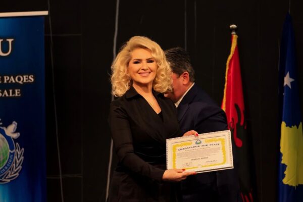 Shyhreteja shpallet Ambasadore e Paqes në 18-vjetorin e Pavarësisë