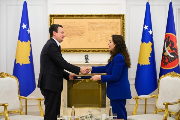 Vjosa Osmani uron Albin Kurtin për formimin e Qeverisë së re