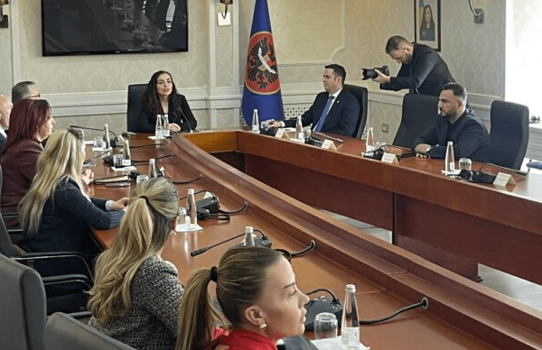 Kurti mungon në takimin e Osmanit për zgjedhjet, të pranishëm Hamza, Abdixhiku dhe Haradinaj