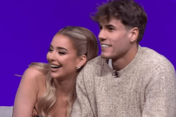 Moment emocionues në studio: Klodi surprizon Elijonën gjatë intervistës, përmendet edhe Londimi