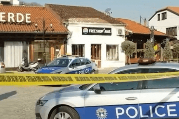 Vrasje në Gjakovë: Dalin pamjet nga vendi i ngjarjes, pronari i lokalit në kërkim nga policia