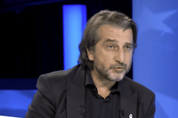 Dafina Zeqiri publikon foto të re me djalin, por vazhdon të fshehë fytyrën e tij