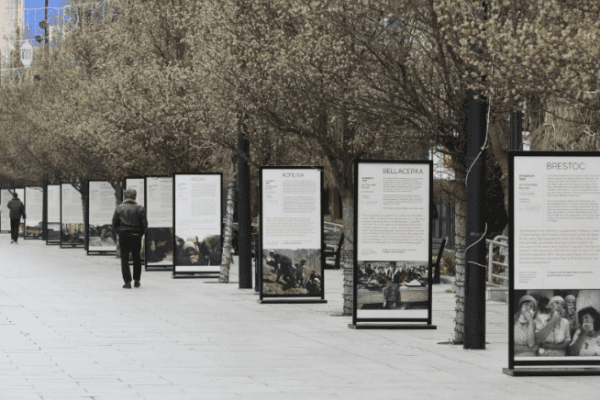 Integra dhe Admovere kërkojnë falje për ekspozitën “Masakrat në Kosovë 1998–1999” pas kritikave