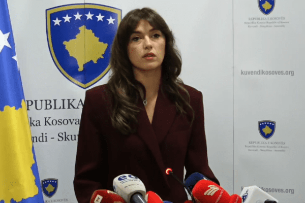 “Presidenti të zgjidhet nga populli?” – Reagon Albulena Haxhiu pas propozimit të Vjosa Osmani