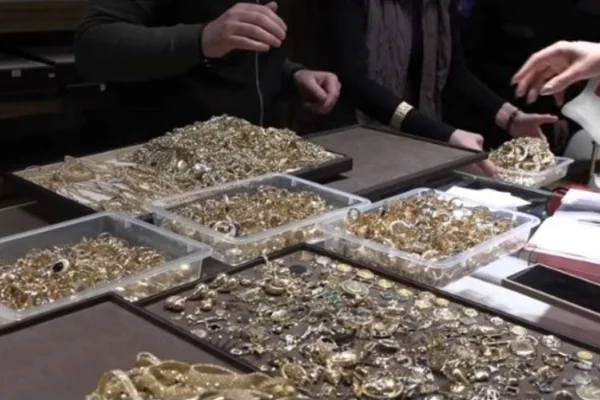 “Bunkerët” e Arit në Pejë: Çfarë U Gjet Pas Dollapëve Sekretë?