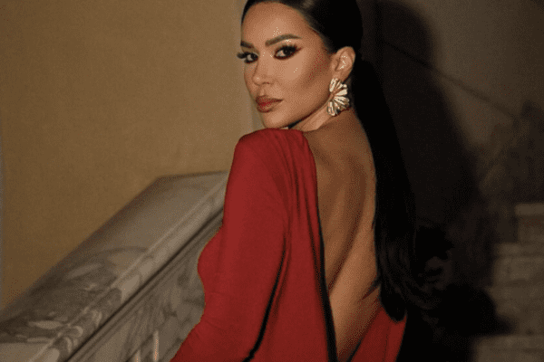 Efi Dhedhes shqetëson ndjekësit me lëndimin në këmbë, publikon foto nga pushimi i detyruar