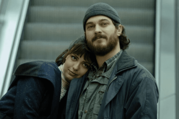 ‘Eshrefi’ surprizon të dashurën me performancë live – Momenti që po bën xhiron e rrjeteve sociale!