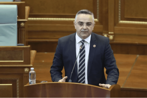 Tahiri reagon pas humbjes së Orbanit, paralajmëron zhvillime edhe në Kosovë