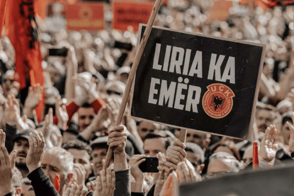 Mbi 100 mijë nënshkrime për UÇK-në në Hagë – a mund të ndikojë peticioni në vendim?