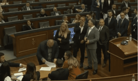 Votim dramatik në Kuvend! Eliminohet një kandidat – kush do të zgjidhet në Kushtetuese?