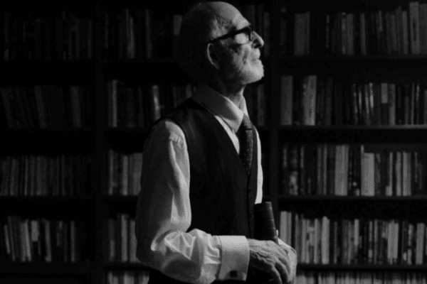 Varrimi i Rexhep Qosjes në heshtje – familja zbaton amanetin e tij