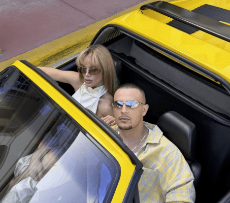 Don Xhoni në SHBA me Ferrari dhe bionden misterioze – romancë apo klip i ri?