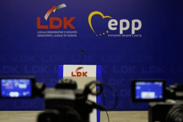 LDK sfidon LVV-në dhe PDK-në: “Propozoni 3 emra dhe zgjidheni presidentin”