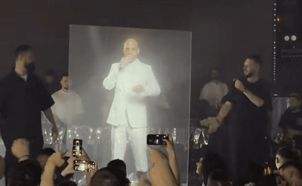 West Side Family rikthehen me Dr. Florin në skenë – moment magjik me hologram