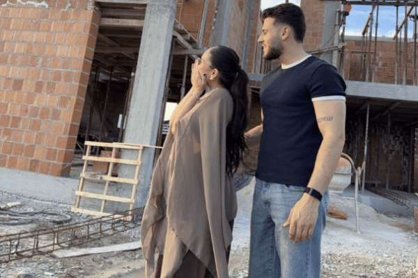 Alisa dhe Urimi ndajnë me ndjekësit lajmin për ndërtimin e shtëpisë së tyre të re
