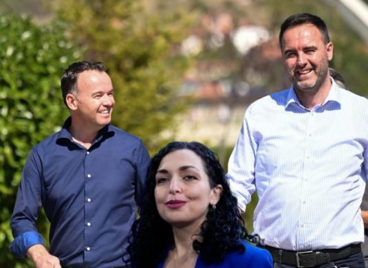 Konjufca e Peci me deklarata të ngjashme ndaj Vjosa Osmanit: “Po e mbron Amerikën nga Kurti”