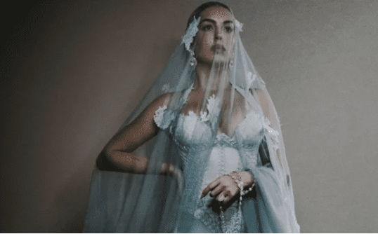Georgina mahnit në Met Gala – rruzarja 7 milionëshe mori gjithë vëmendjen