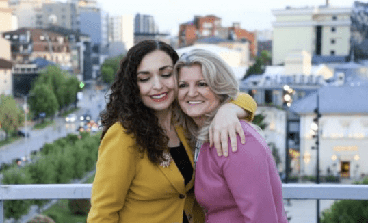 Vjosa Osmani prezanton kandidaten e re: “Historia e saj lindi nga dhimbja”