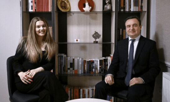 Albin Kurti prezanton kandidaten më të re të VV-së: “Përfaqëson një profil të ri lidershipi”