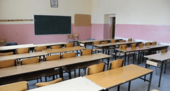 Pezullohet greva e punëtorëve teknikë në shkollat e Prishtinës, pagat ekzekutohen sot