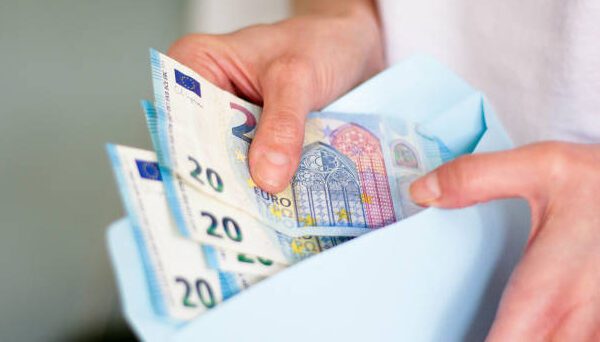 Qeveria rrit shtesat për lehonat në 500 euro në muaj