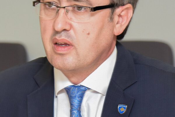 Përplasja VV-LDK për gazin amerikan, Kërçeli i përgjigjet Hotit: “Mbrojeni LDK-në, jo aleancën me SHBA-në”