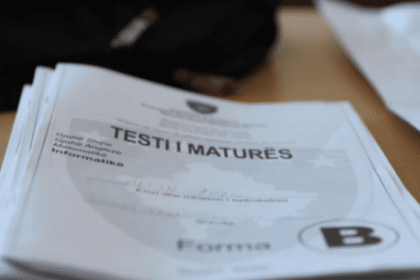 Hykmete Bajrami kërkon anulimin e testit të maturës: “Ministër, dil e merr përgjegjësi”